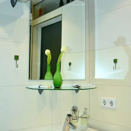 Apartment Finster *